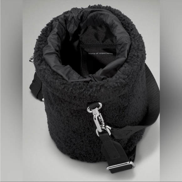 Lululemon Fleece Bucket Bag Crossbody - Picture 5 of 9